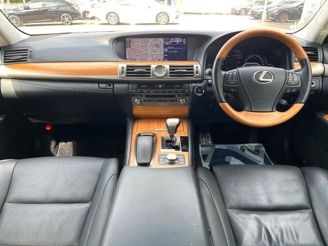 LS600h バージョンL 4WD