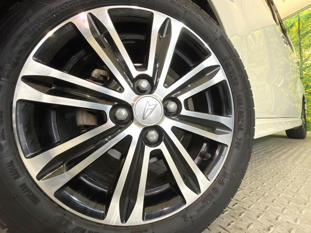 �y����15�C���`�A���~�z�C�[���z�O�ςɃ}�b�`���������A���~�z�C�[���𑕒����Ă���܂��B�e��ЊO�A���~�z�C�[����A�X�^�b�h���X�^�C�����戵�����Ă���܂��B���񂲑��k����������