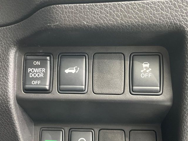 【パワーバックドア】スマートキーや運転席のボタンを押すだけでリアゲートが自動で開閉します!荷物を持っている時や、高い位置にあるバックドアを閉める際に便利な機能です♪