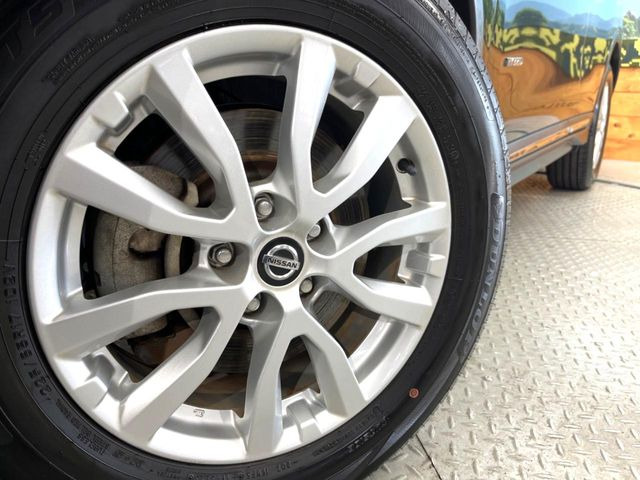 �y����17�C���`�A���~�z�C�[���z�O�ςɃ}�b�`���������A���~�z�C�[���𑕒����Ă���܂��B�e��ЊO�A���~�z�C�[����A�X�^�b�h���X�^�C�����戵�����Ă���܂��B���񂲑��k����������