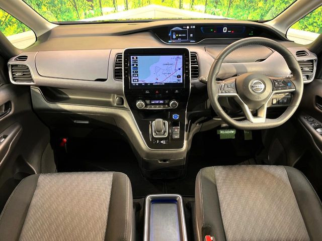 セレナ1.2 e-POWER ハイウェイスターV