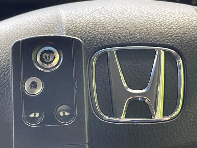 �yHonda�X�}�[�g�L�[�z�J�o����|�P�b�g�ɓ��ꂽ�܂܂ł��h�A�̎{���E�������\�ȃX�}�[�g�L�[�𑕔��B�G���W���̃I���E�I�t�����J�M�����o���K�v����������Ƃ��Ă��֗��ł���