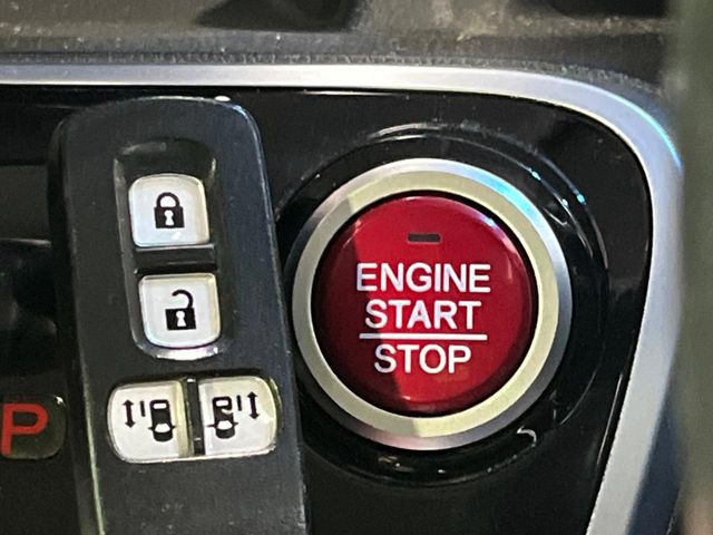 �yHonda�X�}�[�g�L�[�z�J�o����|�P�b�g�ɓ��ꂽ�܂܂ł��h�A�̎{���E�������\�ȃX�}�[�g�L�[�𑕔��B�G���W���̃I���E�I�t�����J�M�����o���K�v����������Ƃ��Ă��֗��ł���