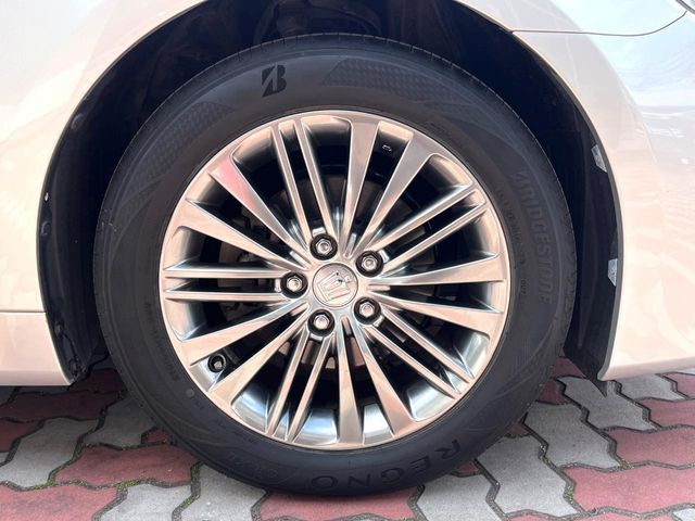 クラウンハイブリッド 2.5 ロイヤルサルーンG