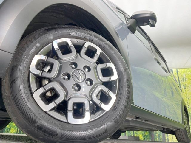 【純正15インチアルミホイール】外観にマッチした純正アルミホイールを装着しております。各種社外アルミホイールや、スタッドレスタイヤも取扱いしております。是非ご相談ください♪