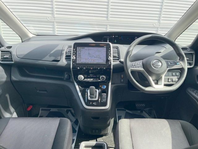 セレナ1.2 e-POWER ハイウェイスターV