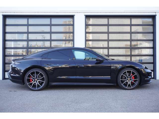 タイカン4S パフォーマンスバッテリー プラス 4+1シート 4WD