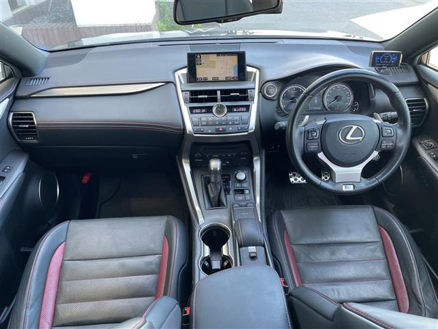 NX200t Fスポーツ 4WD