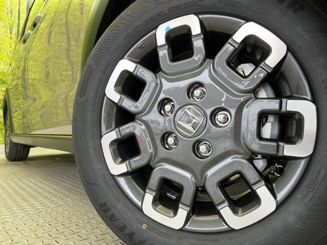 �y����15�C���`�A���~�z�C�[���z�O�ςɃ}�b�`���������A���~�z�C�[���𑕒����Ă���܂��B�e��ЊO�A���~�z�C�[����A�X�^�b�h���X�^�C�����戵�����Ă���܂��B���񂲑��k����������