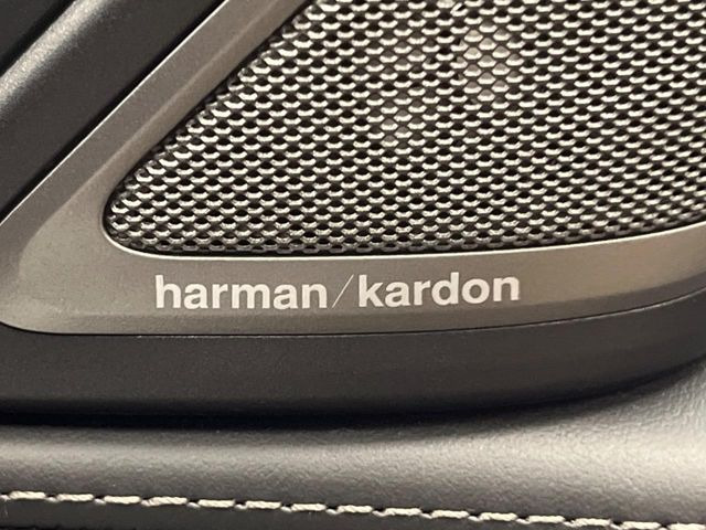 ��harman/kardon�T�E���h�V�X�e��:�I�[�f�B�I��僁�[�J�[����|����v���~�A���X�s�[�J�[�𑕔��B�����̃X�s�[�J�[����A���̗������܂ŕ����鍂�i���ȉ��y�����y���݂��������܂��B