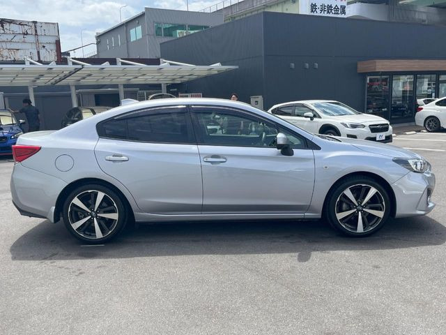 高透明度のガラス皮膜で撥水はもちろん、上質なツヤ・光沢を実現。紫外線や酸性雨から大切な愛車を保護し、色あせ・劣化を防止。「弾スプラッシュコート」、「弾プリミッサコート」からお選びいただけます。