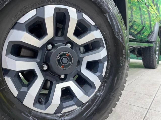 �y����18�C���`�A���~�z�C�[���z�O�ςɃ}�b�`���������A���~�z�C�[���𑕒����Ă���܂��B�e��ЊO�A���~�z�C�[����A�X�^�b�h���X�^�C�����戵�����Ă���܂��B���񂲑��k����������