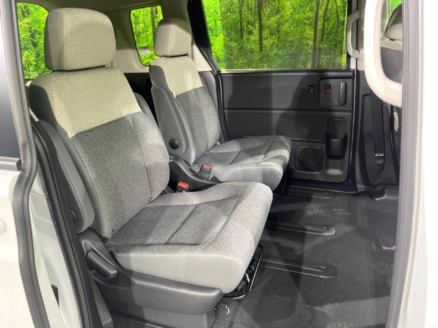 高品質なオリジナルフロアマットもオプションにてご用意しております。お好きなデザインやカラーをお車に合わせて選んでいただくことができます♪