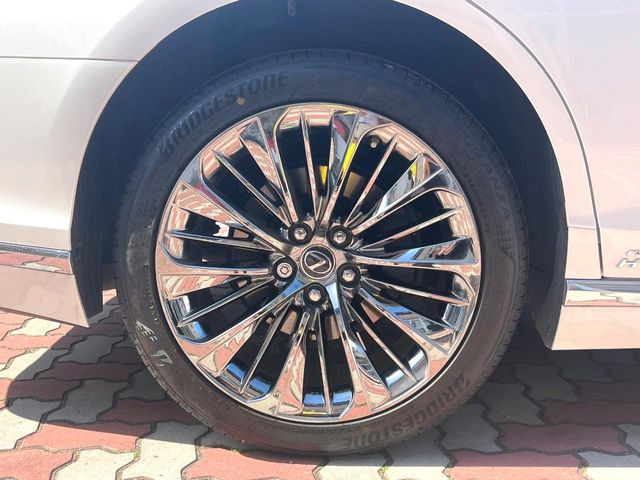 �y�����I�v�V����20�C���`�A���~�z�C�[���z�����I�v�V�����z�C�[���𑕒��B���s���\�̌���ɉ����A�O�ς����X�^�C���b�V���ɂȂ��Ă���