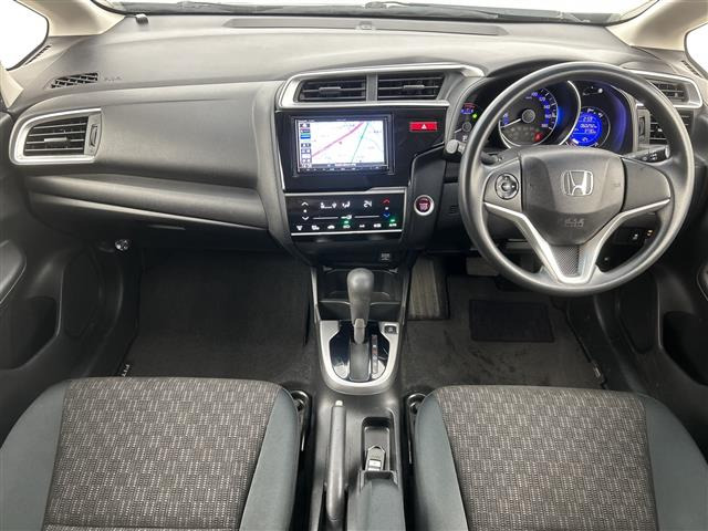 フィット1.3 13G Fパッケージ ファインエディション 4WD