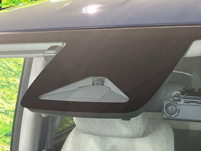 【ホンダセンシング】走行中に前方の車両等を認識し、衝突しそうな時は警報とブレーキで衝突回避と被害軽減をアシスト。より安全にドライブをお楽しみいただけます。