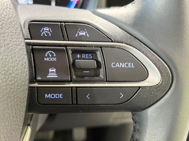 【レーダークルーズコントロール】高速道路での長距離走行が楽に!!自動で速度を保つクルーズコントロールが、衝突軽減システムと連携し、前方の車両を感知して車間を保つように速度調節してくれます!!