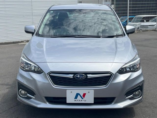 弊社では、全車『修復歴なし』のお車のみ取り扱っております。専任バイヤーによる厳選した仕入れの後、入庫後の車両チェックを行い、ネクステージが認定した高品質な中古車をご提供しております。