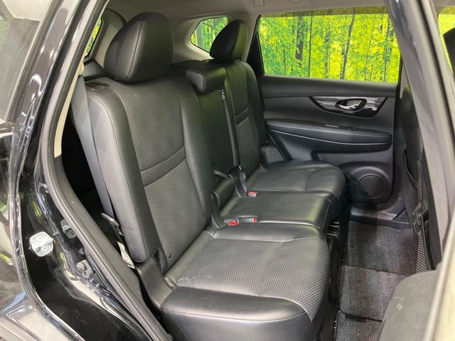 後部座席も気になるようなキズ・汚れやへたり等、大きなダメージはなく、良好な状態です。