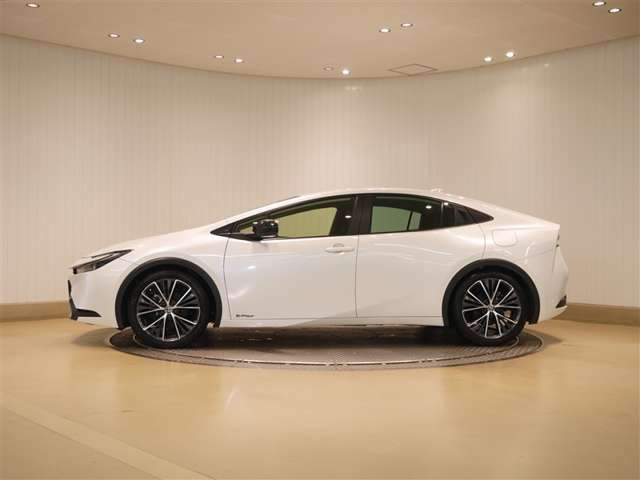 プリウス2.0 G E-Four 4WD