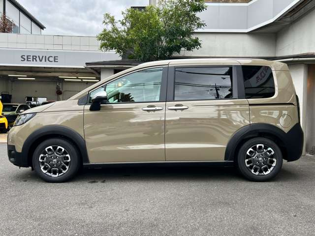 フリード1.5 e:HEV クロスター