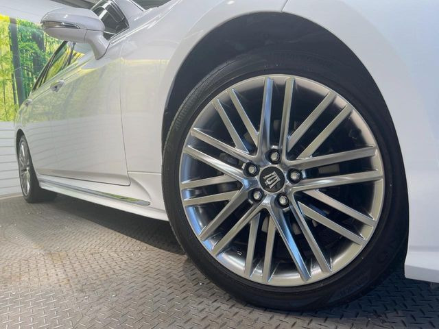 �y����18�C���`�A���~�z�C�[���z�O�ςɃ}�b�`���������A���~�z�C�[���𑕒����Ă���܂��B�e��ЊO�A���~�z�C�[����A�X�^�b�h���X�^�C�����戵�����Ă���܂��B���񂲑��k����������