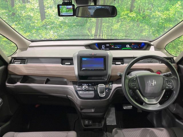 フリードハイブリッド