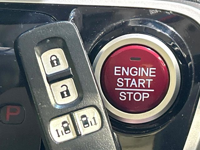 �yHonda�X�}�[�g�L�[�z�J�o����|�P�b�g�ɓ��ꂽ�܂܂ł��h�A�̎{���E�������\�ȃX�}�[�g�L�[�𑕔��B�G���W���̃I���E�I�t�����J�M�����o���K�v����������Ƃ��Ă��֗��ł���