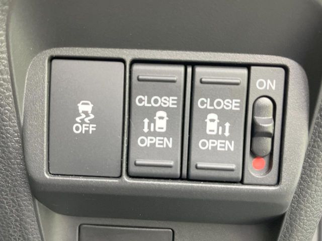 フリード1.5 e:HEV クロスター