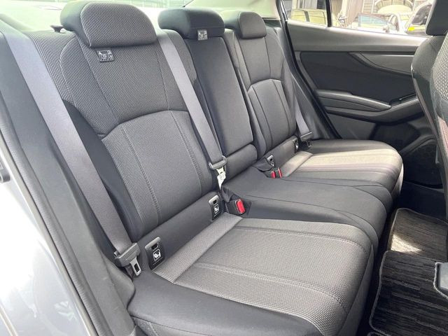 後部座席も気になるようなキズ・汚れやへたり等、大きなダメージはなく、良好な状態です。