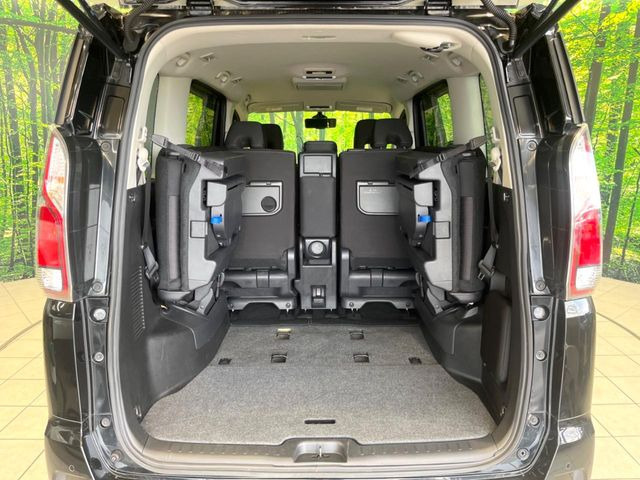 積み下ろしのしやすいデッキにはたっぷりと荷物を積み込んでいただけます。遊びから仕事まで、様々なシーンで頼れます♪