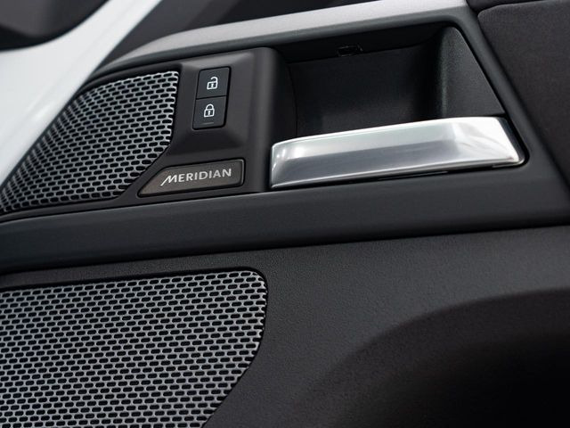 ��MERIDIAN�T�E���h�V�X�e��:���f�����ɍœK�Ȓ������{���ꂽ�A�n�C�G���h�T�E���h�V�X�e���ł��B�ʏ�̃X�s�[�J�[�Ɣ�r���Ă����̍L���肪�������܂��B���񂲗��X�̏ゲ�̊����������B