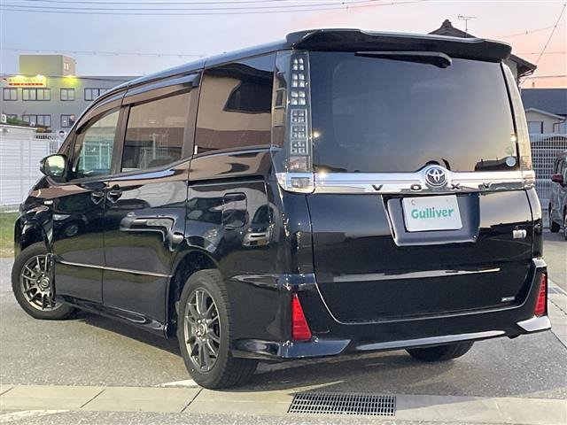 ヴォクシー1.8 ハイブリッド ZS