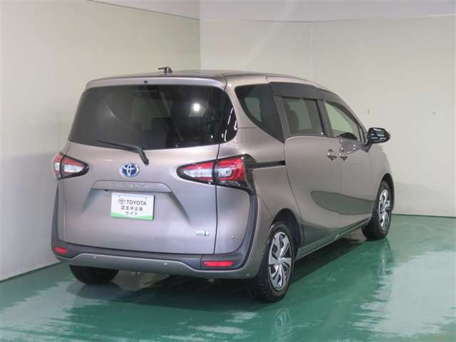 シエンタハイブリッド 1.5 G クエロ