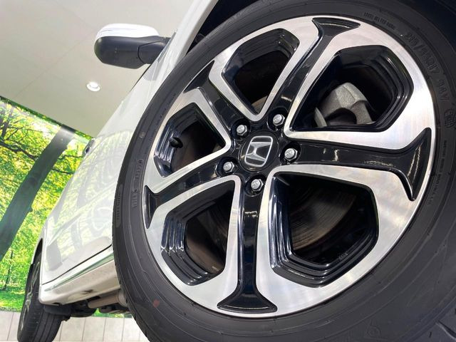 �y����17�C���`�A���~�z�C�[���z�O�ςɃ}�b�`���������A���~�z�C�[���𑕒����Ă���܂��B�e��ЊO�A���~�z�C�[����A�X�^�b�h���X�^�C�����戵�����Ă���܂��B���񂲑��k����������