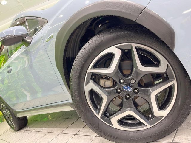 �y����18�C���`�A���~�z�C�[���z�O�ςɃ}�b�`���������A���~�z�C�[���𑕒����Ă���܂��B�e��ЊO�A���~�z�C�[����A�X�^�b�h���X�^�C�����戵�����Ă���܂��B���񂲑��k����������