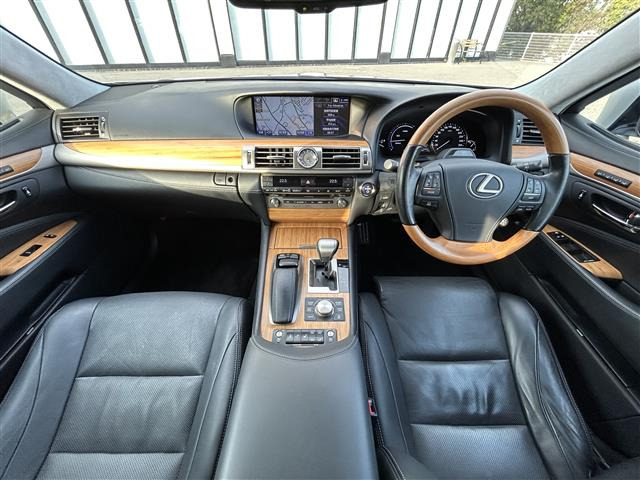 LS600hL エグゼクティブパッケージ 4WD