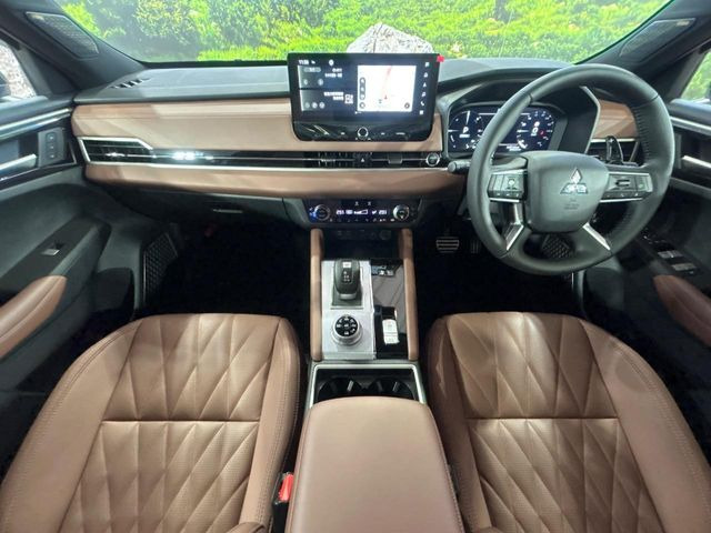 アウトランダーPHEV 2.4 P エグゼクティブ パッケージ 4WD