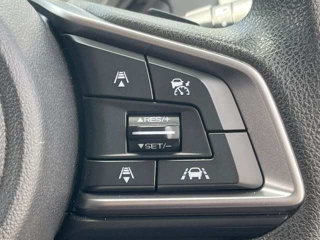 【全車速追従機能付クルーズコントロール】高速道路での長距離走行が楽に!!自動で速度を保つクルーズコントロールが、衝突軽減システムと連携し、前方の車両を感知して車間を保つように速度調節してくれます!!