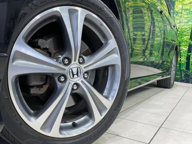 �y����18�C���`�A���~�z�C�[���z�O�ςɃ}�b�`���������A���~�z�C�[���𑕒����Ă���܂��B�e��ЊO�A���~�z�C�[����A�X�^�b�h���X�^�C�����戵�����Ă���܂��B���񂲑��k����������