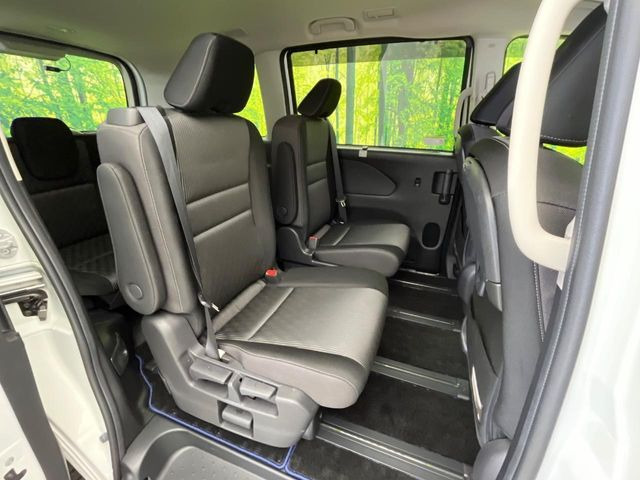 �Z�J���h�V�[�g�͒������������ƂȂ��Ă���A�X���C�h����ΒʘH�X�y�[�X���o��!�O��̈ړ����Ƃ��Ă��ȒP�ł���������A8����Ԏ������K�ȍ���S�n�̃V�[�g�ƂȂ��Ă��܂���