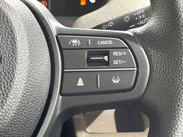 【アダプティブクルーズコントロール】高速道路での長距離走行が楽に!!自動で速度を保つクルーズコントロールが、衝突軽減システムと連携し、前方の車両を感知して車間を保つように速度調節してくれます!!