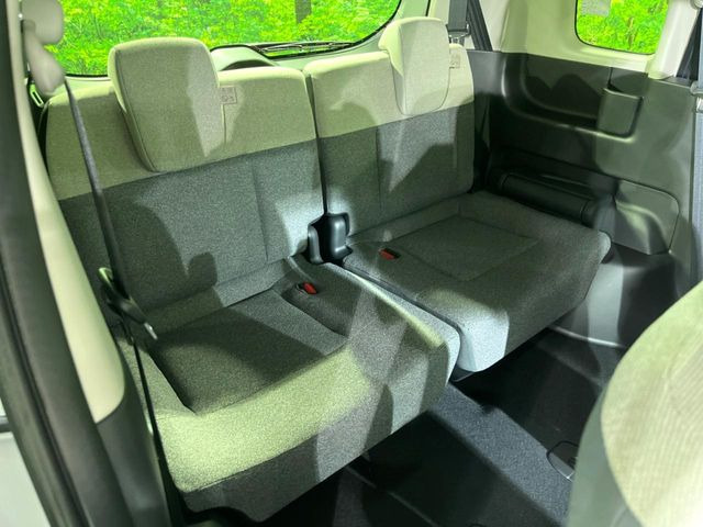 3列目シートはもちろん状態良好☆大人でもゆったりと座って頂けますので、大人数でのお出かけもラクラクです♪ご家族で、気の知れた仲間で、ドライブに行くのが楽しみですね♪