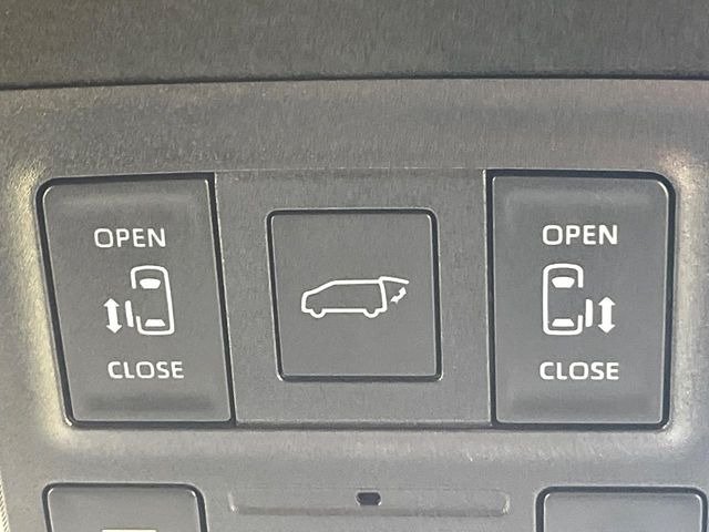【パワーバックドア】スマートキーや運転席のボタンを押すだけでリアゲートが自動で開閉します!荷物を持っている時や、高い位置にあるバックドアを閉める際に便利な機能です♪