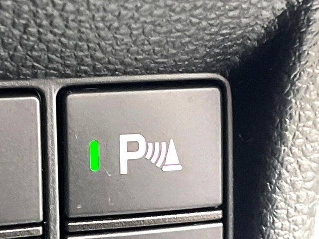 【クリアランスソナー】バンパーに付いたセンサーが障害物を検知!一定の距離に近づくとアラートで教えてくれます♪狭い駐車スペースや車庫入れ時も安心ですね☆