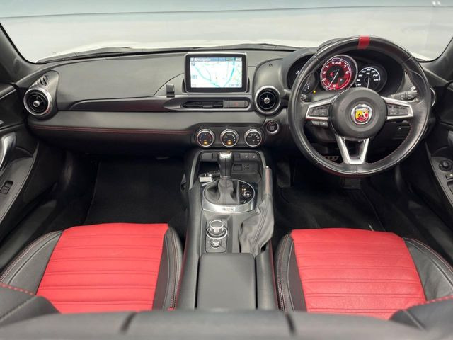 アバルト124スパイダー1.4