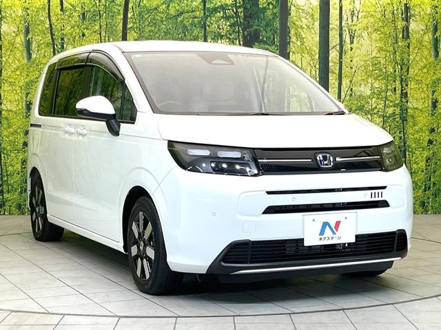 高透明度のガラス皮膜で撥水はもちろん、上質なツヤ・光沢を実現。紫外線や酸性雨から大切な愛車を保護し、色あせ・劣化を防止。「弾スプラッシュコート」、「弾プリミッサコート」からお選びいただけます。