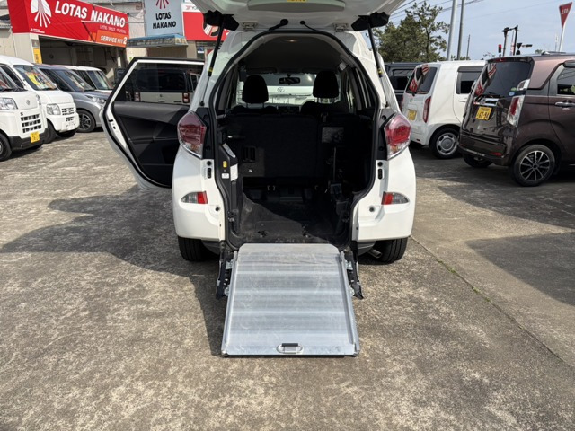 ラクティス1.3 X ウェルキャブ 車いす仕様車スロープタイプ タイプI 助手席側リアシート付