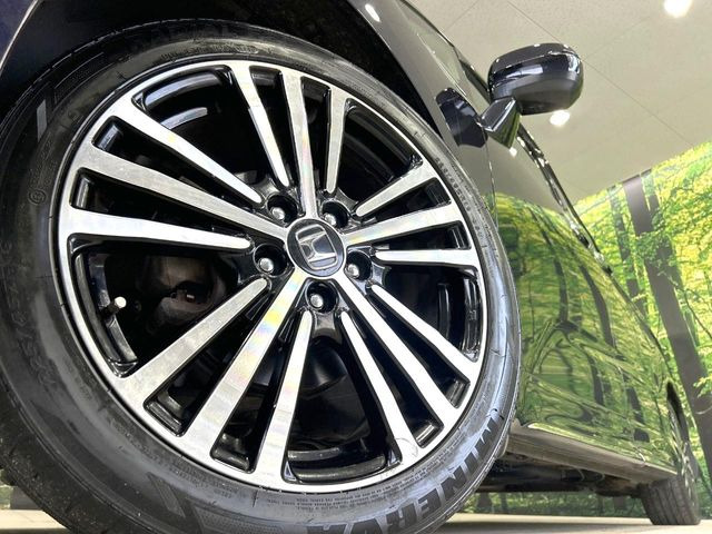 �y����18�C���`�A���~�z�C�[���z�O�ςɃ}�b�`���������A���~�z�C�[���𑕒����Ă���܂��B�e��ЊO�A���~�z�C�[����A�X�^�b�h���X�^�C�����戵�����Ă���܂��B���񂲑��k����������