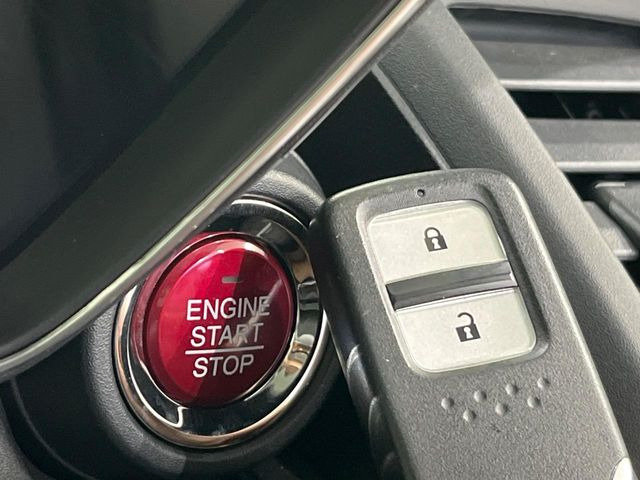 �yHonda�X�}�[�g�L�[�z�J�o����|�P�b�g�ɓ��ꂽ�܂܂ł��h�A�̎{���E�������\�ȃX�}�[�g�L�[�𑕔��B�G���W���̃I���E�I�t�����J�M�����o���K�v����������Ƃ��Ă��֗��ł���